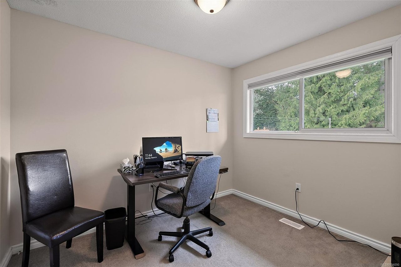 728 Porter Rd, Esquimalt