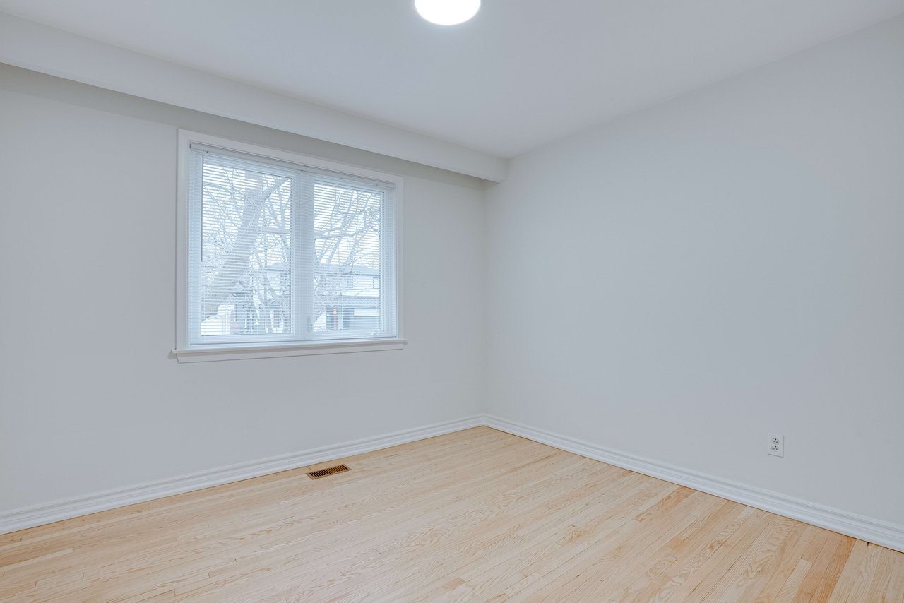 25 Karen Rd Unit: Upper
