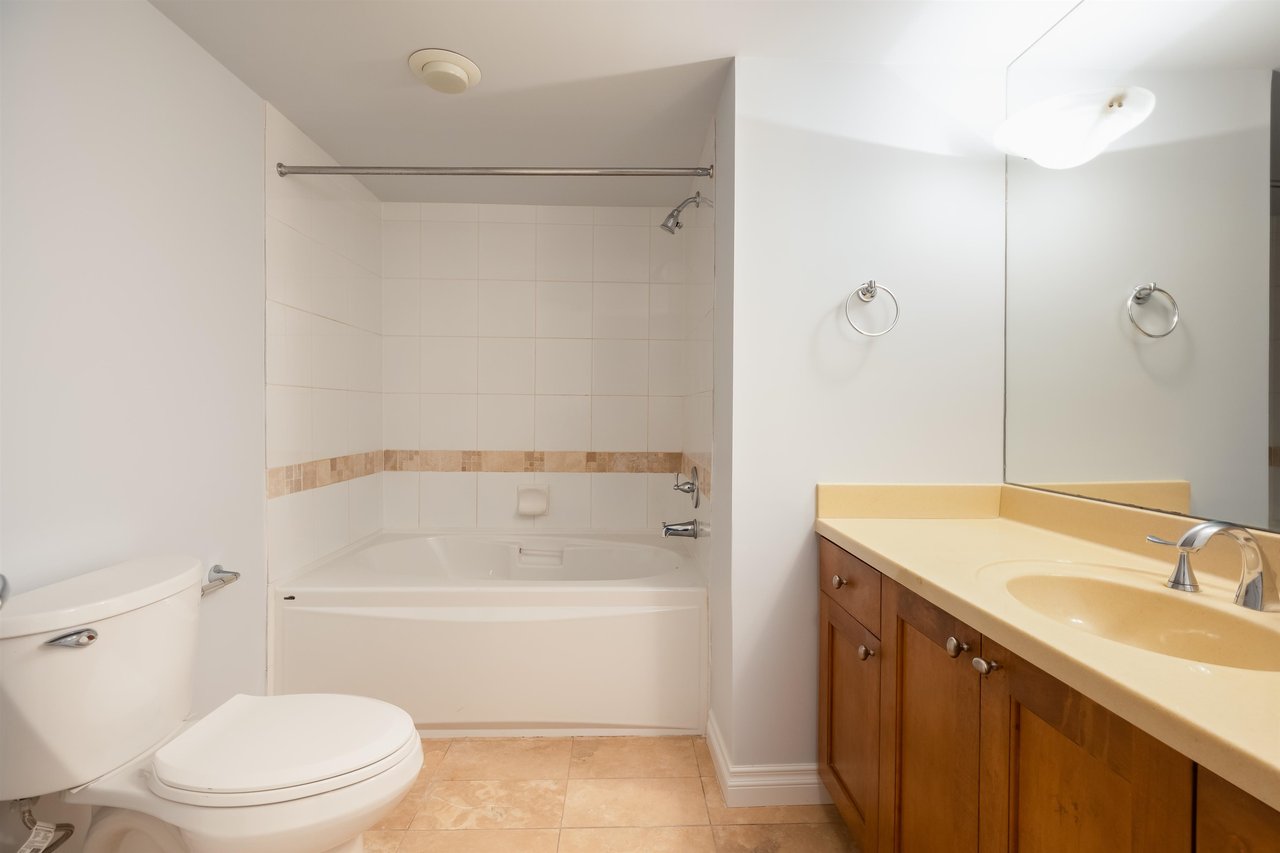 203-4542 W 10th Ave