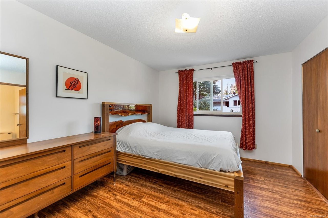 7678 Grieve Cres