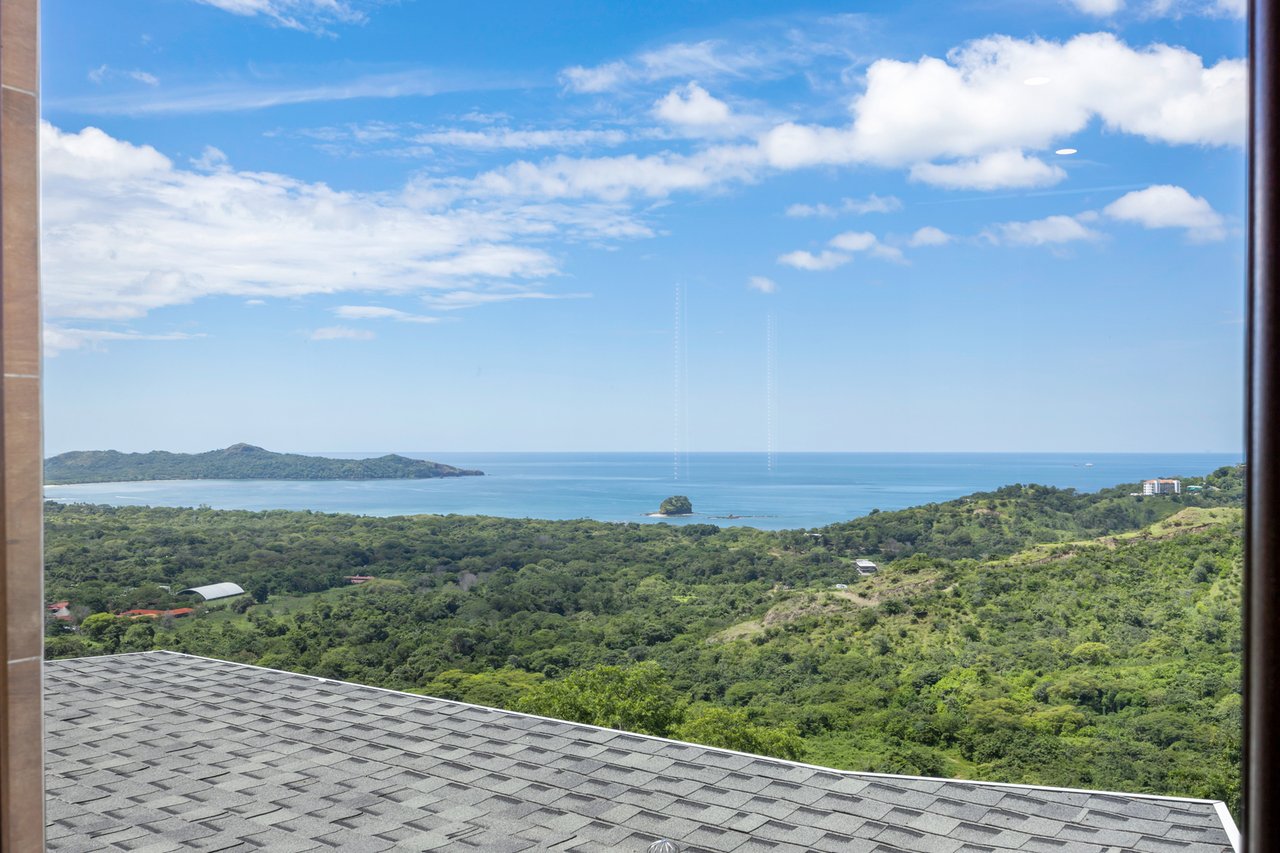 Contemporary Infinity Pool Villa, Flamingo, Guanacaste
