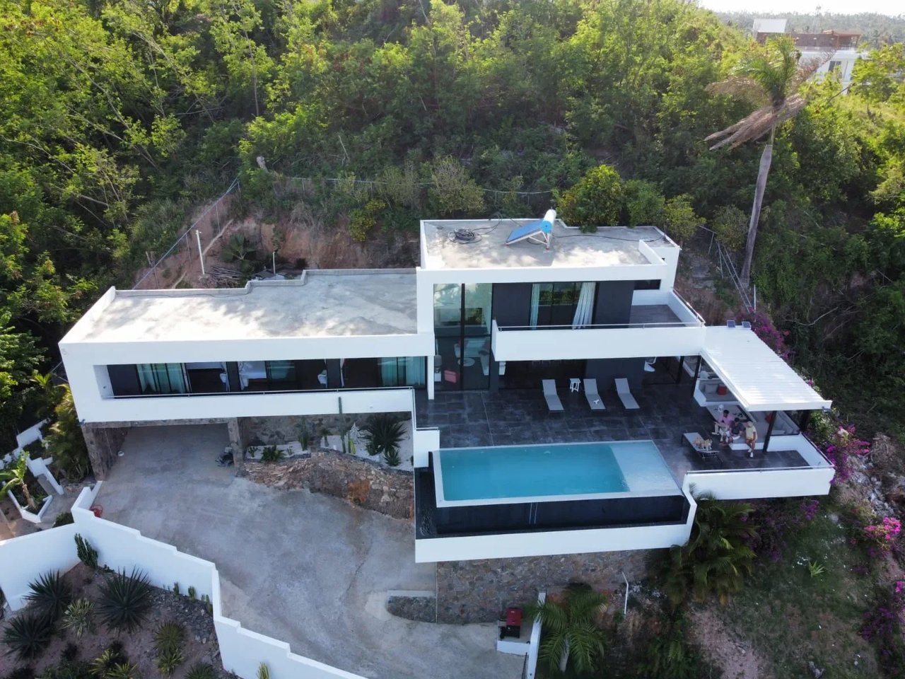 Paradise Found: Exquisite Luxury Ocean View Villa in the Dominican Republic