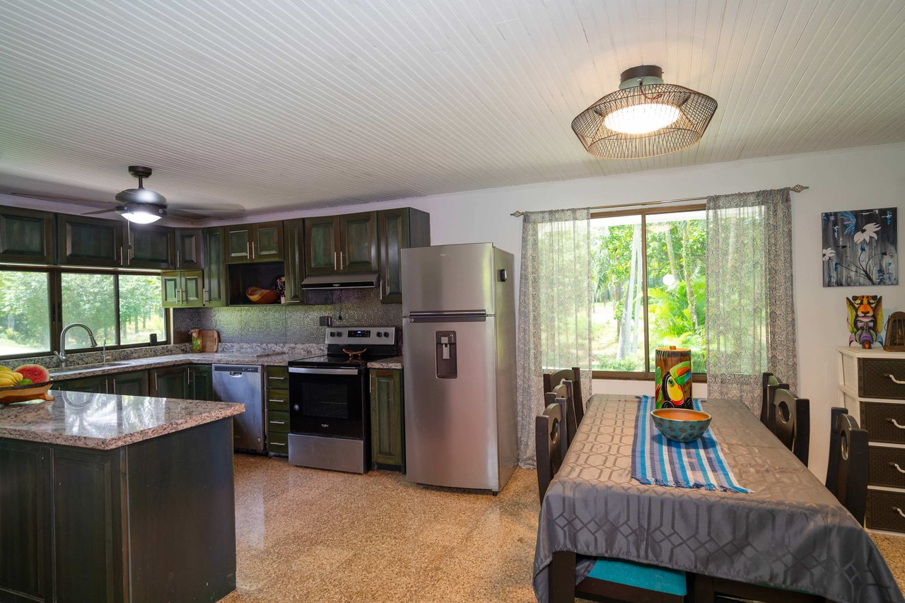 Three home stunning estate close to Quepos