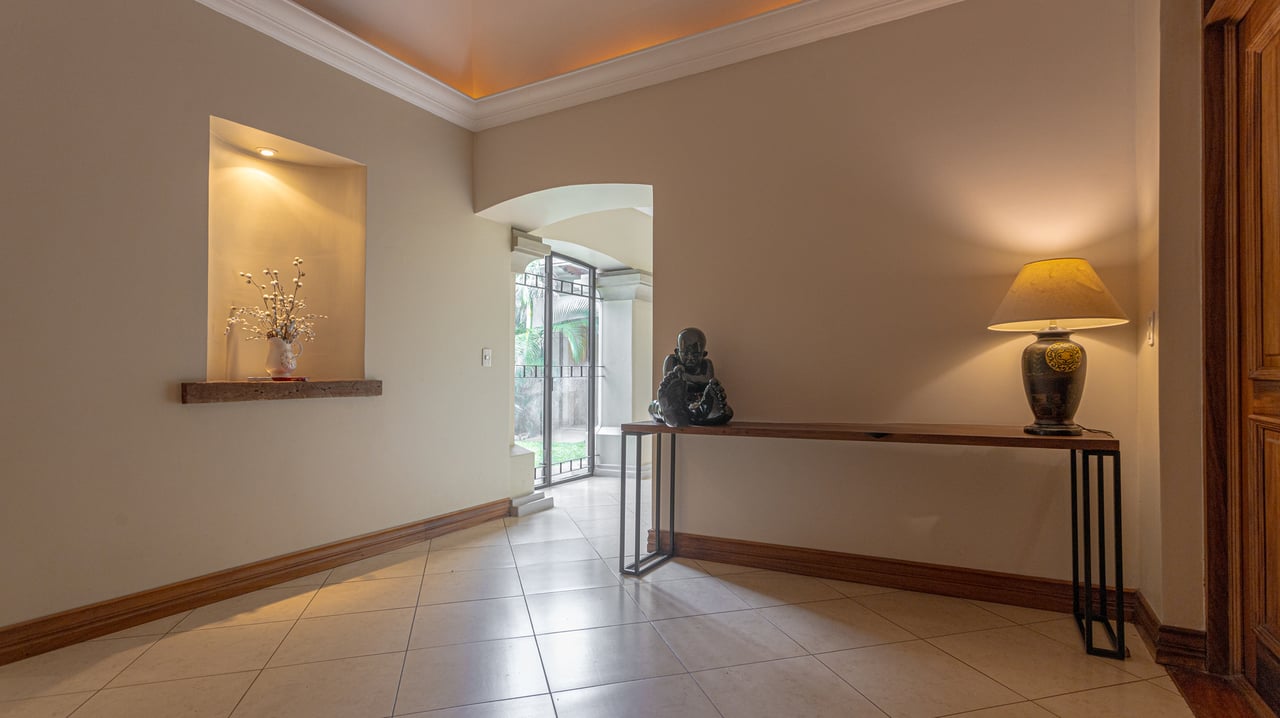 Single Level Gated Residence, Santa Ana, San Jose