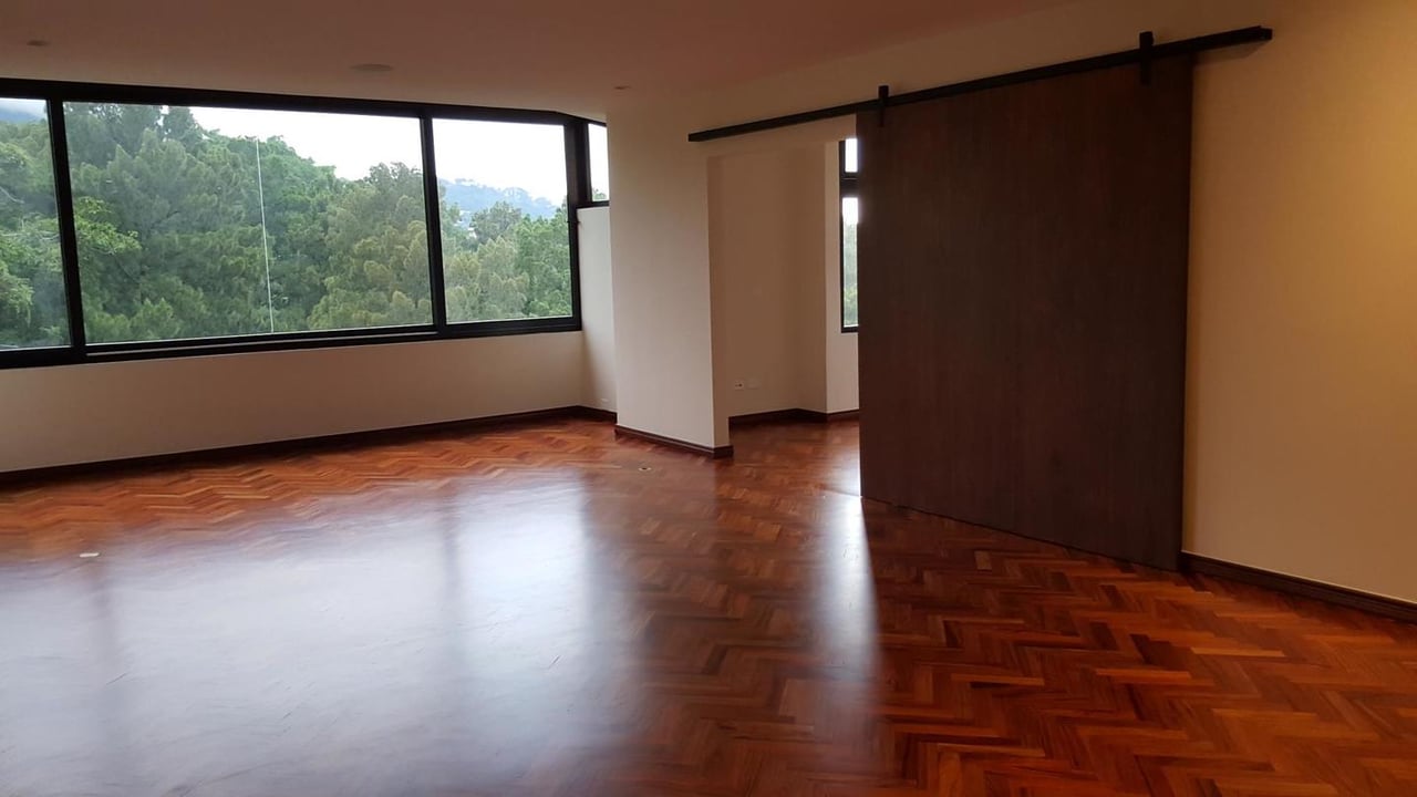 Remodeled Full Floor Condo, Escazu, San Jose