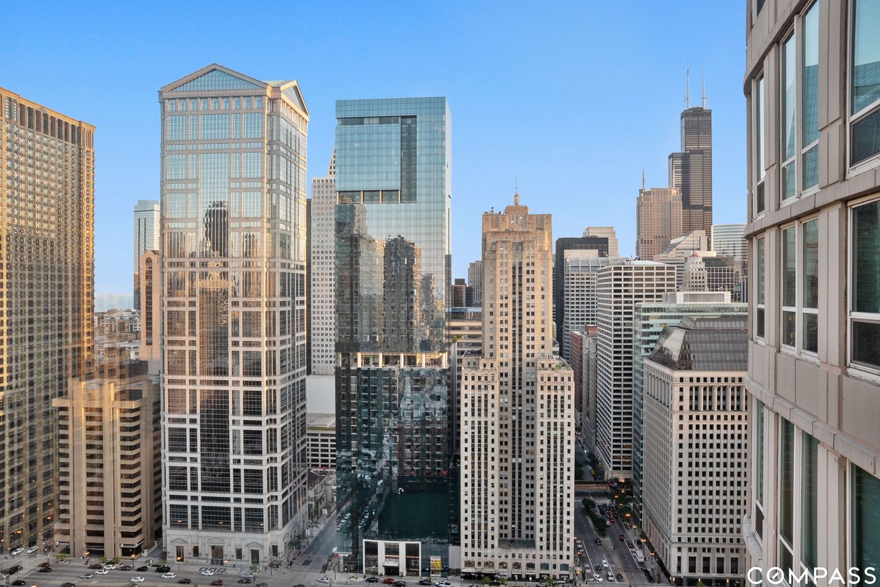 Picture of River North condo Chicago, IL Skyline