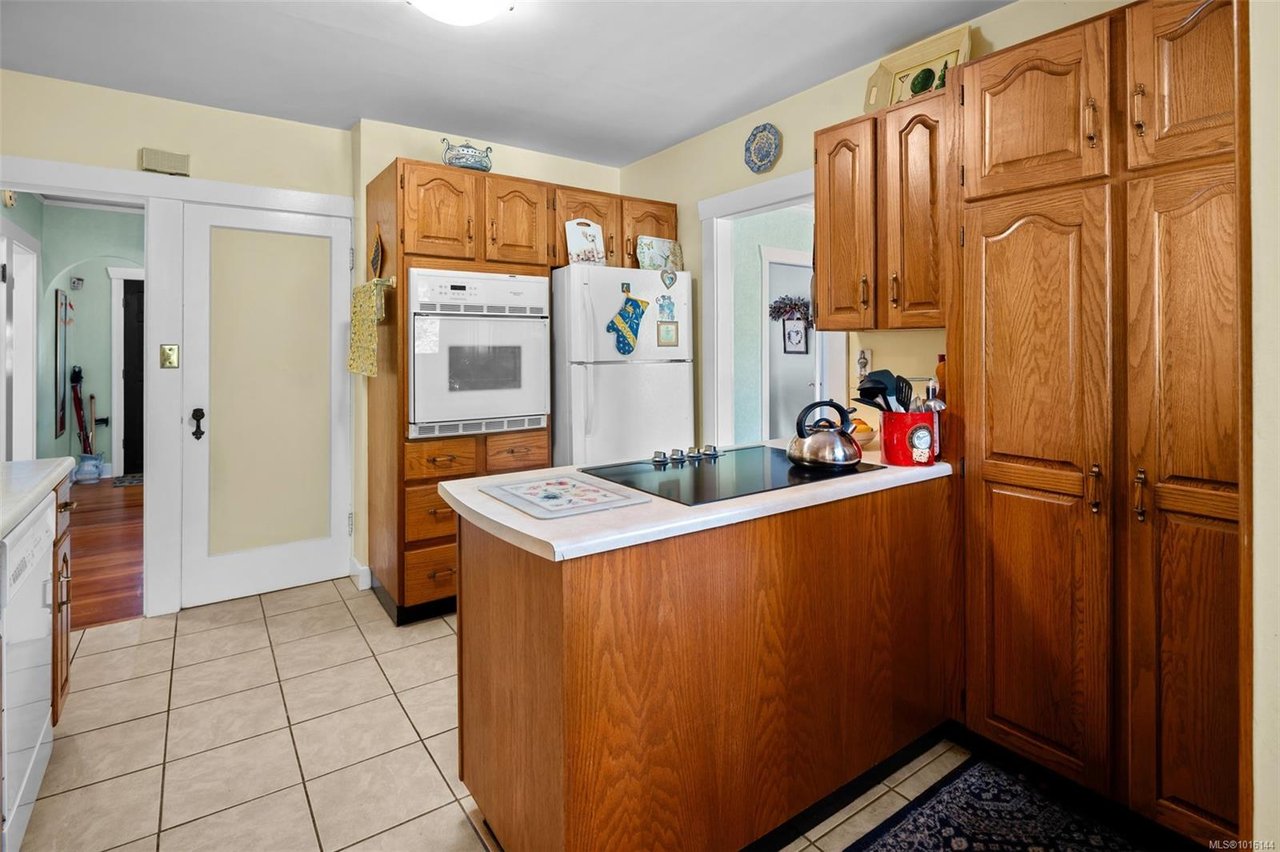 1924 Forrester St, Saanich