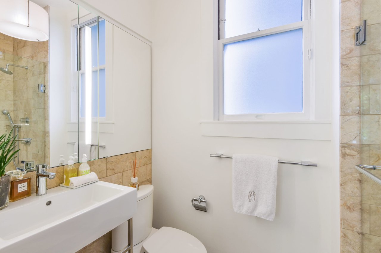 Grand Scale Pacific Heights Apartment