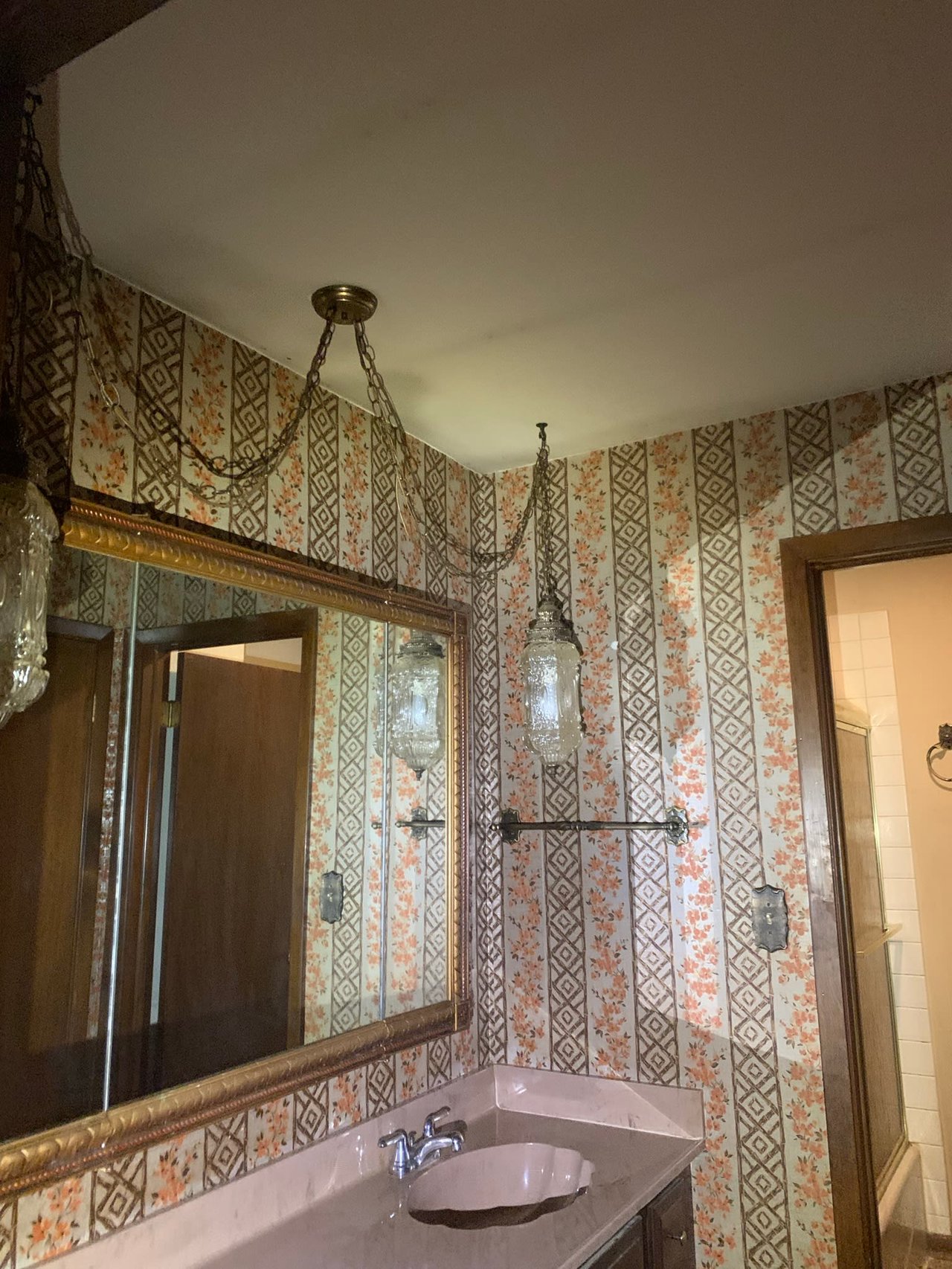 1506 Columbia Ct, Elk Grove Village, IL 60007