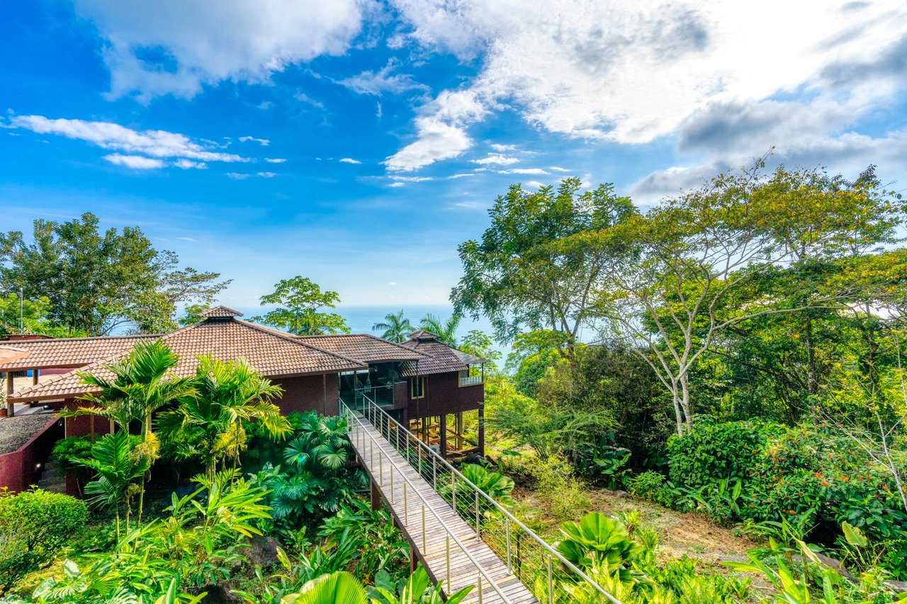 Stunning Ocean Views at Casa Perezoso