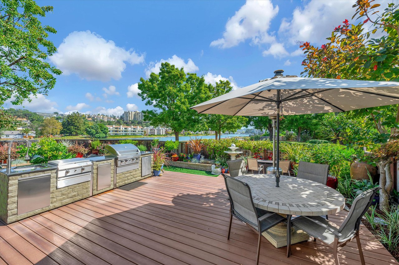 17 Crystal Creek Ct
