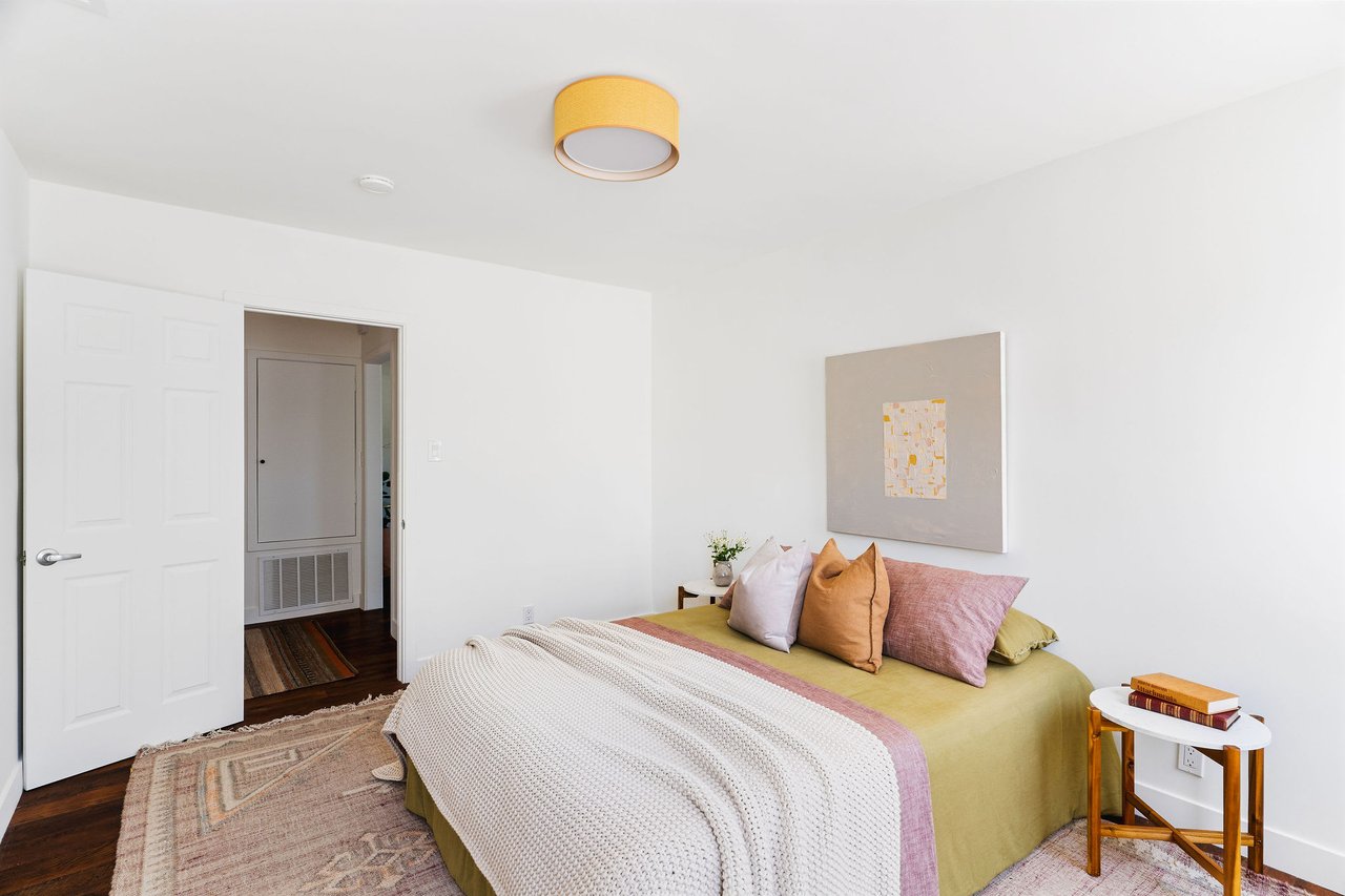 2112 S Mansfield Ave, Mid Los Angeles