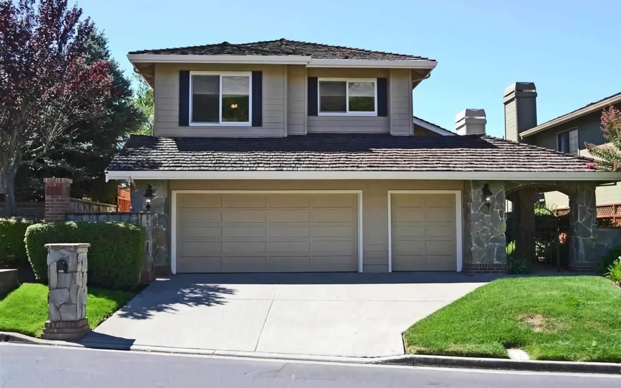 Coming Soon! 887 Redwood Dr.