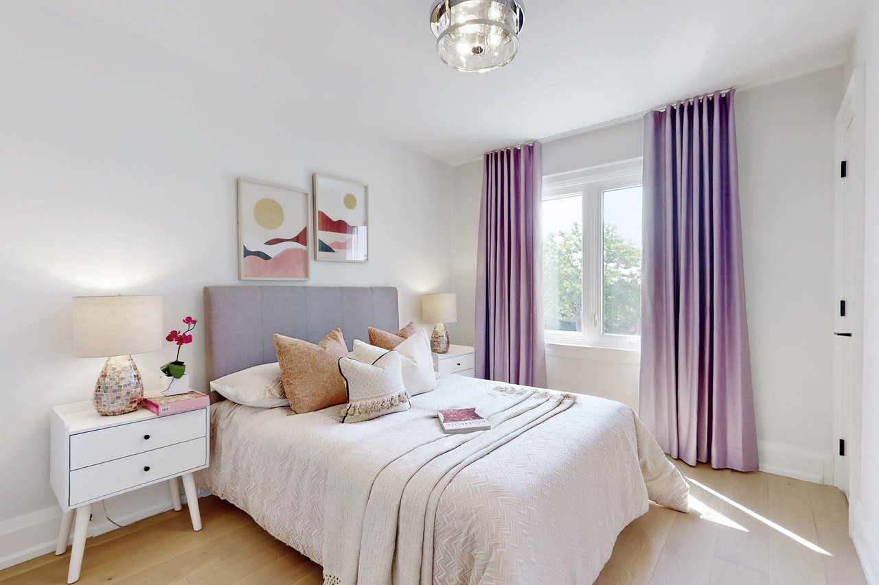 8 Trafalgar Square