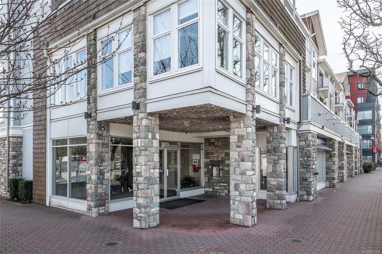 303-2823 Jacklin Rd