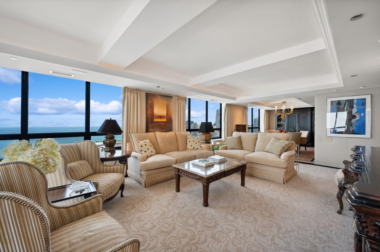 180 E PEARSON Street Unit: 4504