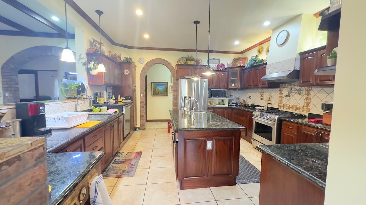 Colonial Gated Community Estate, Curridabat, San Jose