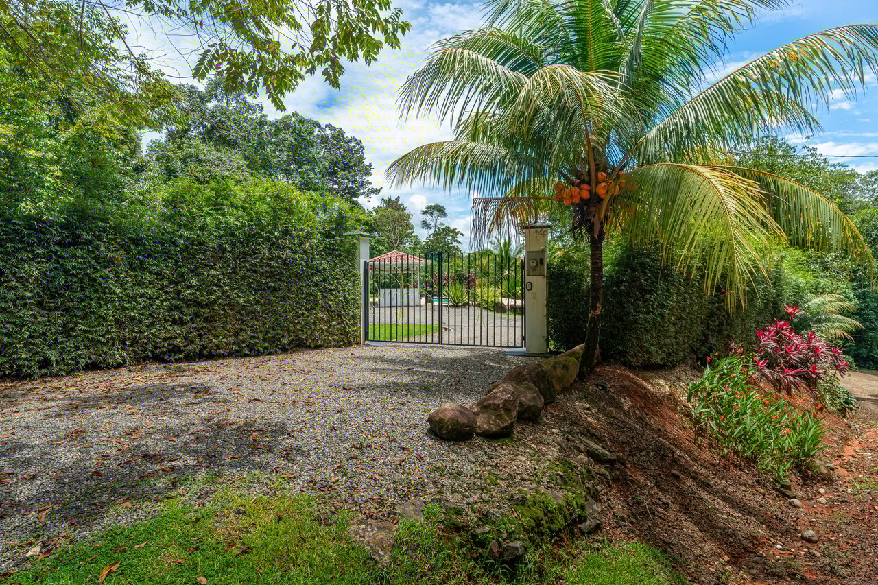 Excellent 3BR in Popular Neighborhood, Quiet, Private, Strong Rental Income