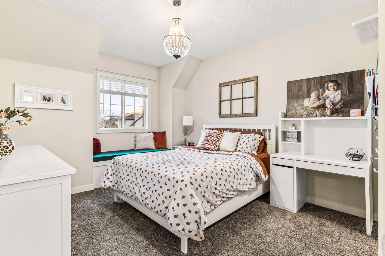 208 Mahogany Bay SE