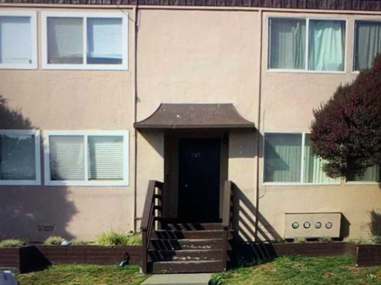 585 Villa St Apt 10