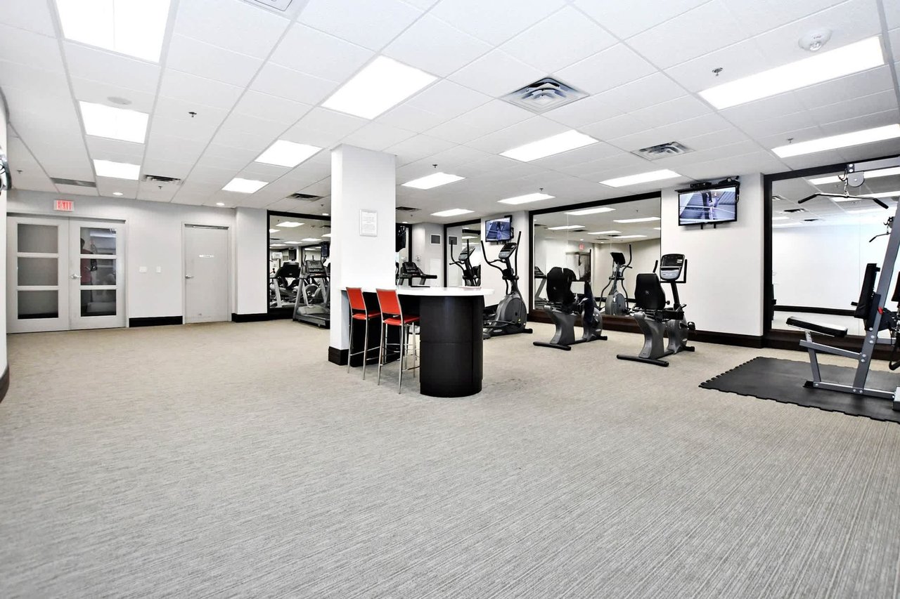 75 King William Cres Unit: LPH13