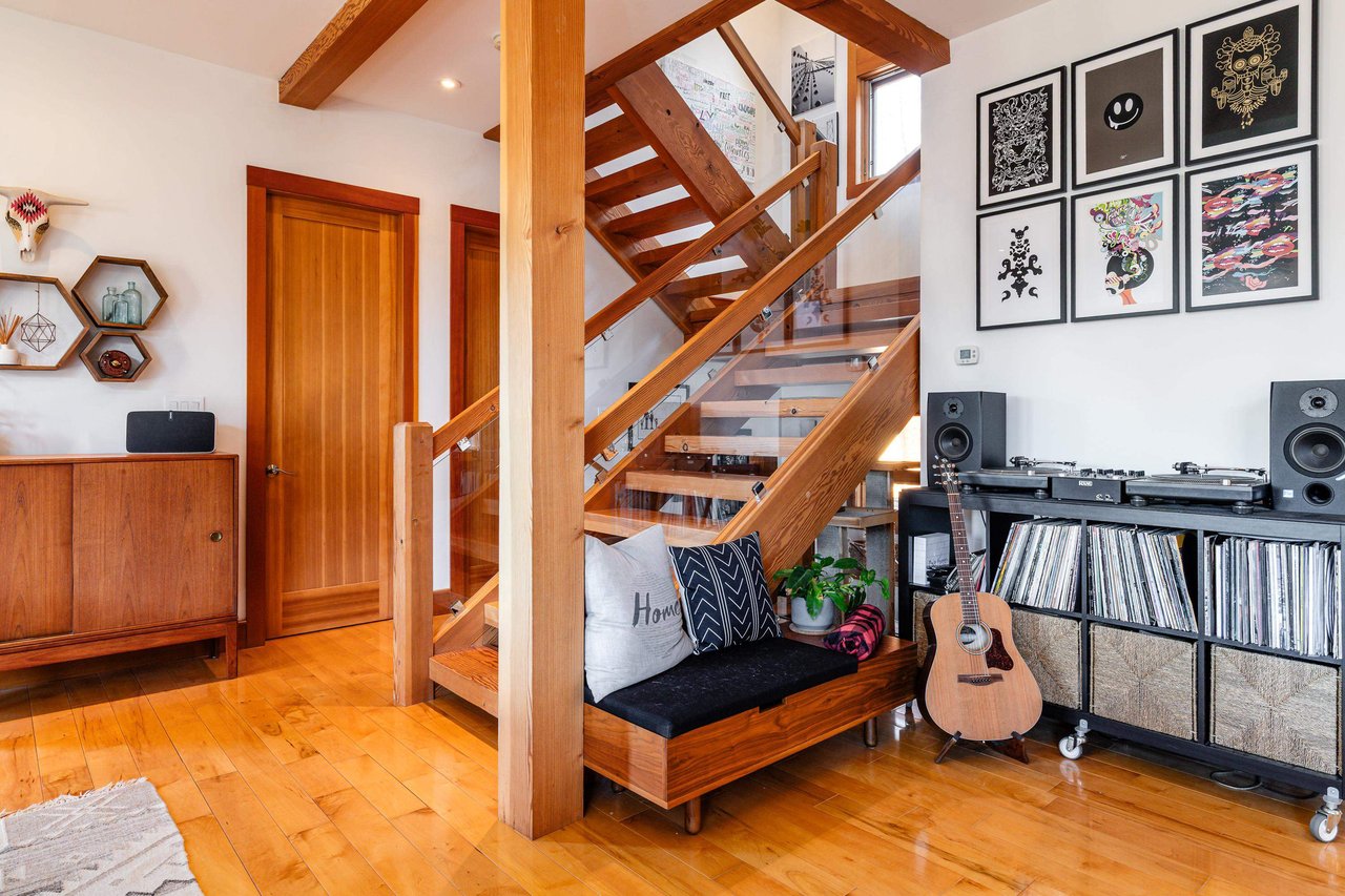 1054 Jay Cres