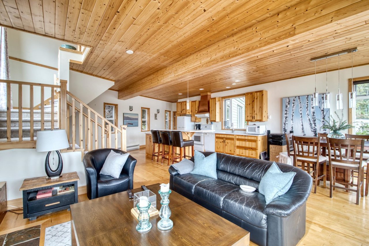 280 Arbutus Reach Rd