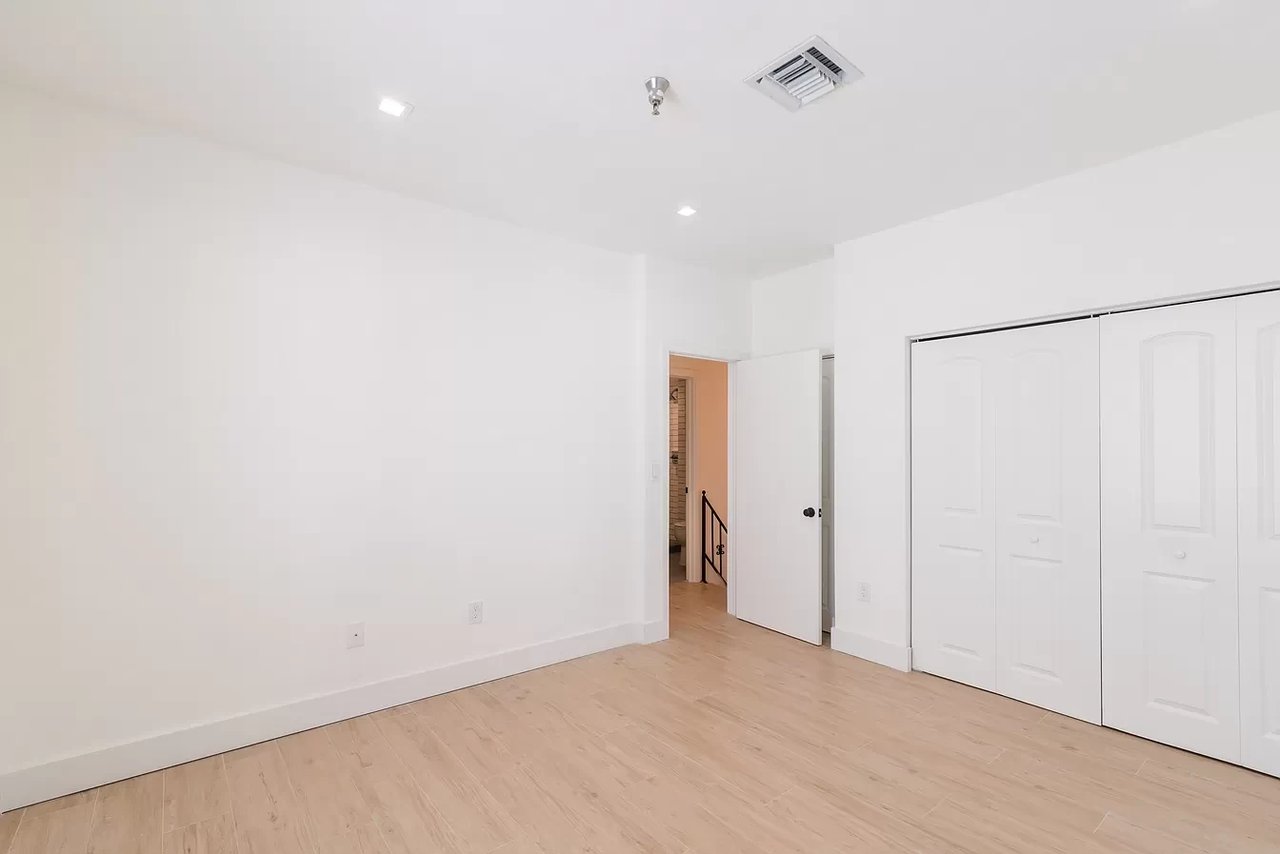1350 Pennsylvania Ave, #205