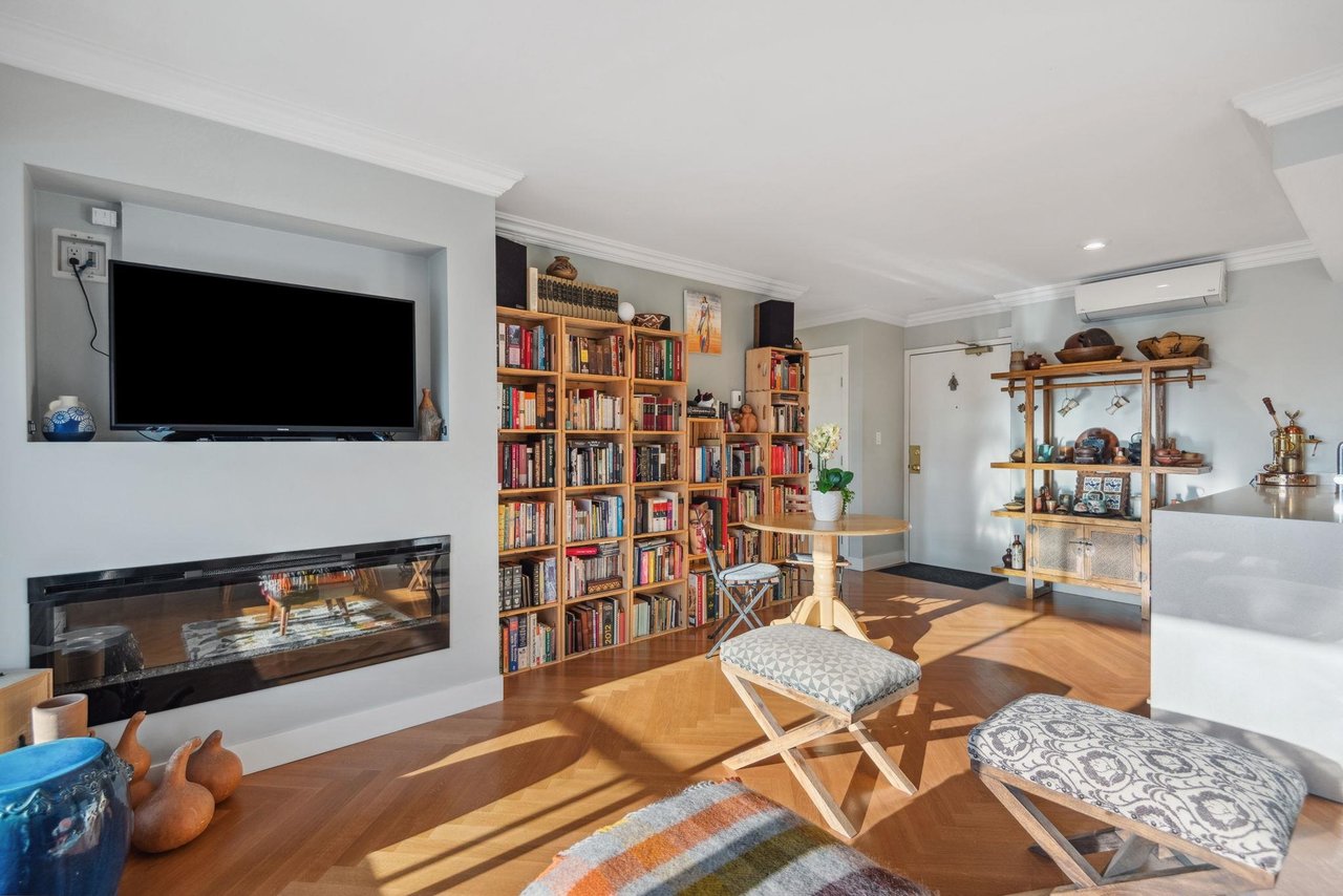 1208-1060 Alberni St