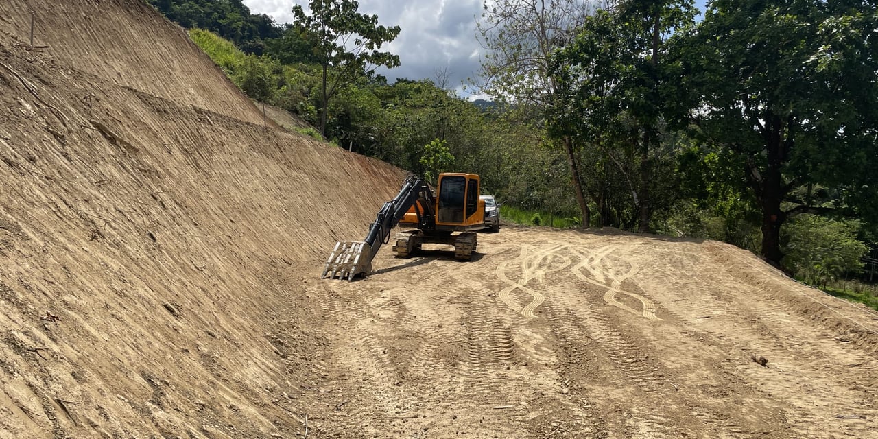 Lot With Ocean Views And Legal Water, Internet & Easy Access In Ojochal Costa Rica