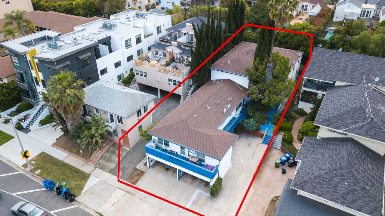 2121 S Beverly Glen