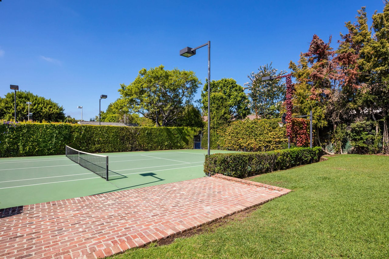 Celebrity Tennis Cache In Brentwood