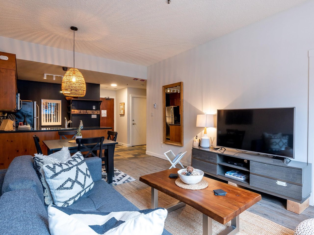 104-4573 Chateau Blvd