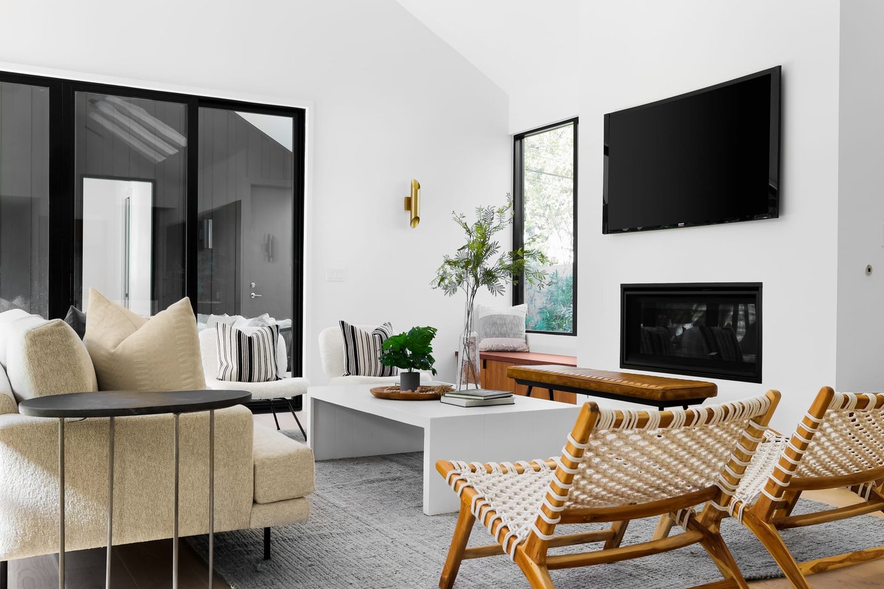 CRESTVIEW MODERN