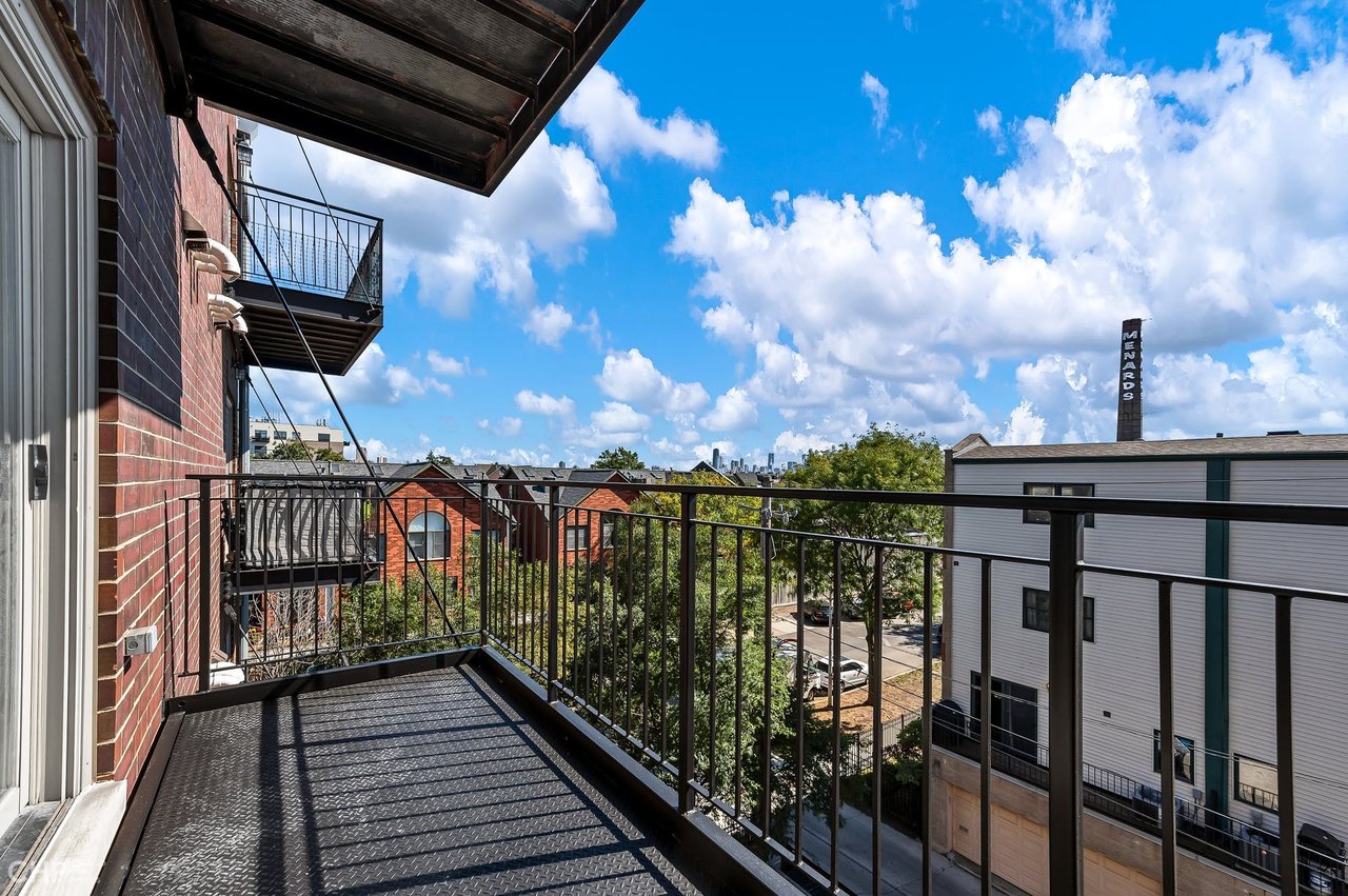 1857 W Diversey Avenue Unit: 402