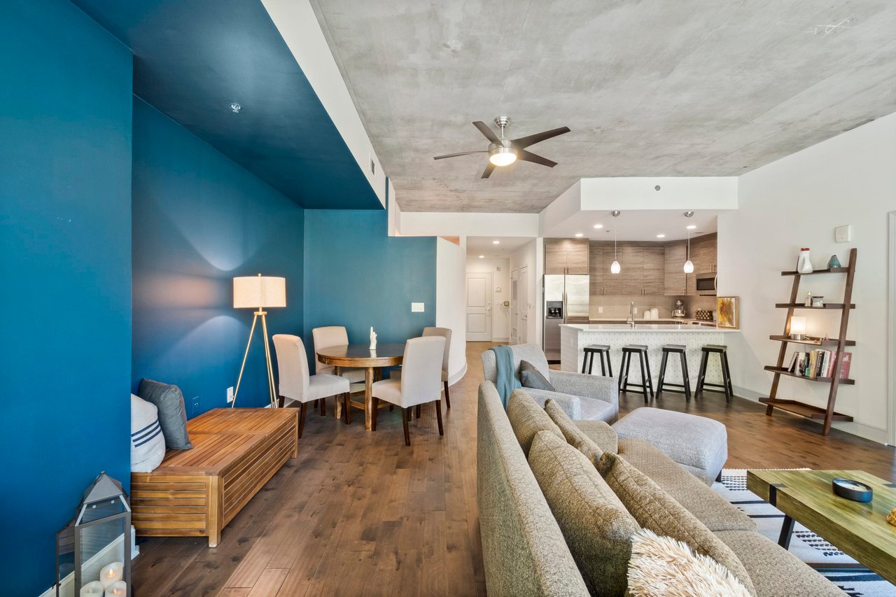950 W Peachtree Street NW Unit: 701