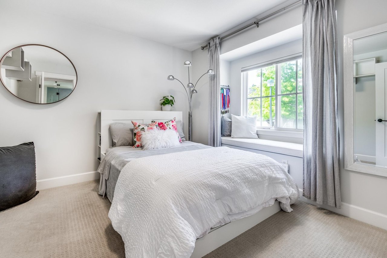 12 Greenleaf Dr
