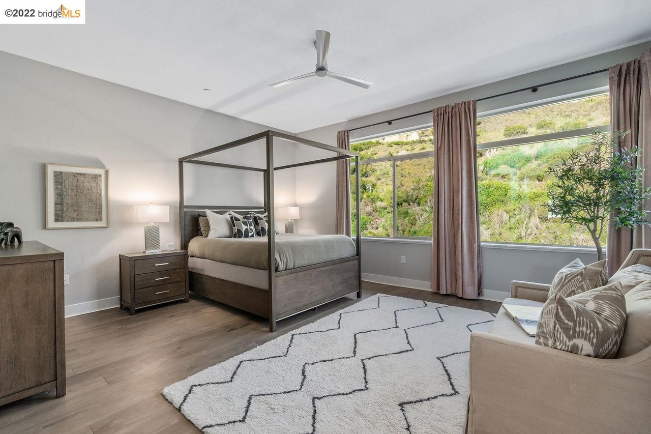 6719 Skyview Dr Oakland, CA, 94605