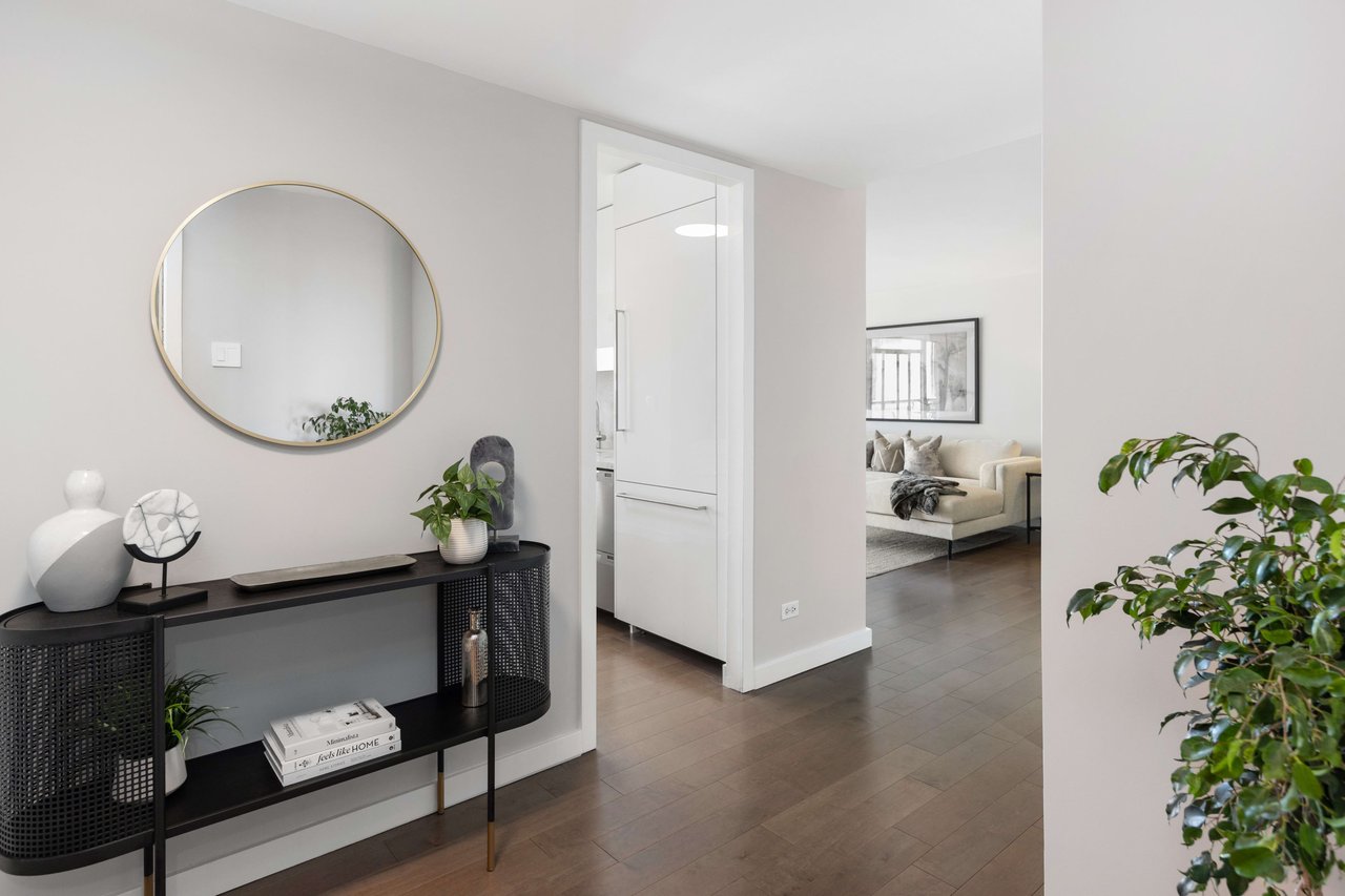 Just-Renovated Pacific Heights Condo With Southern Views