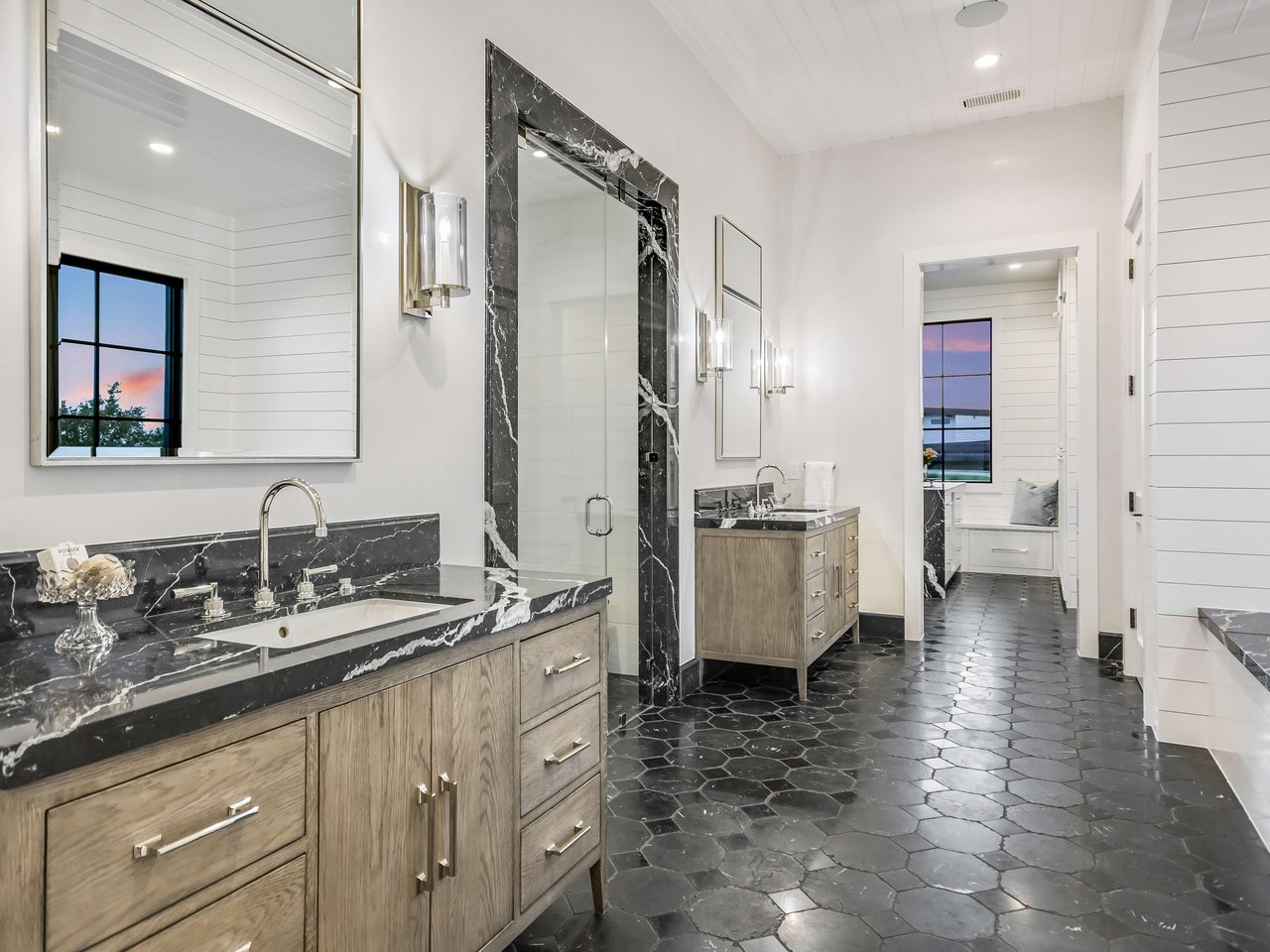 Alluring Amarra Masterpiece
