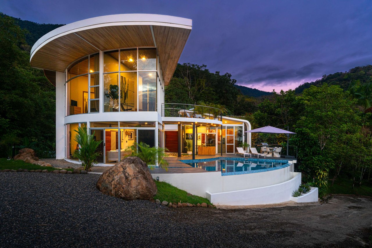 The Glass House. Sustainability, Luxury and Nature.