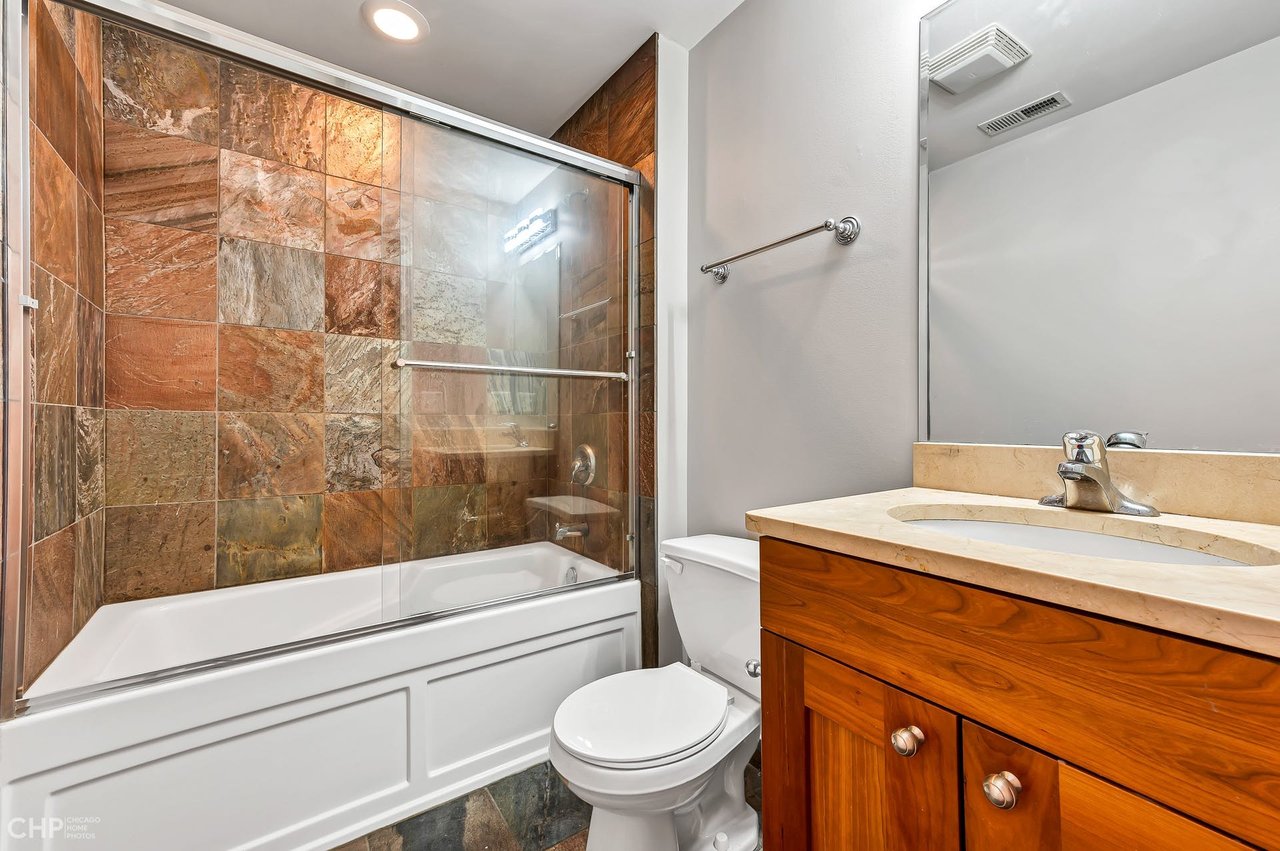 1857 W Diversey Avenue Unit: 402