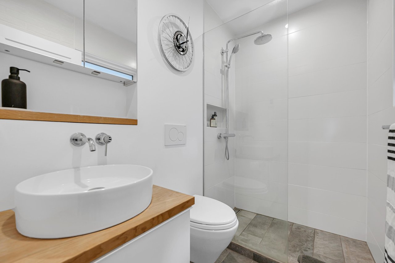 2554 Jura Cres