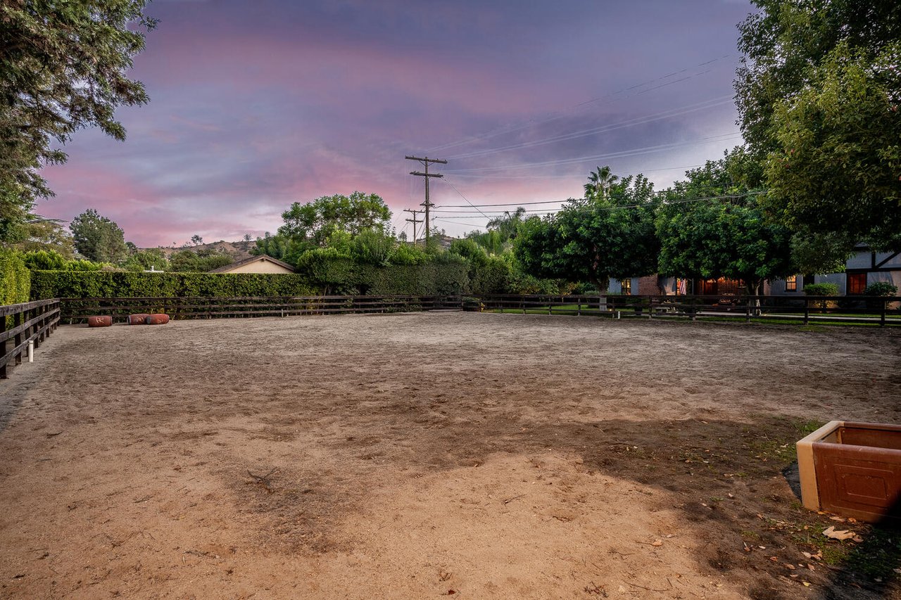 1752 Riverside Dr