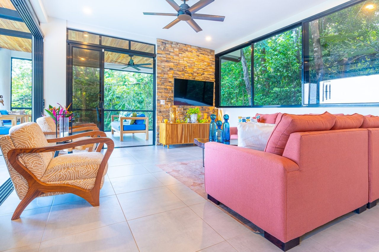 Modern Tropical Infinity Pool Home, Dominical, Puntarenas