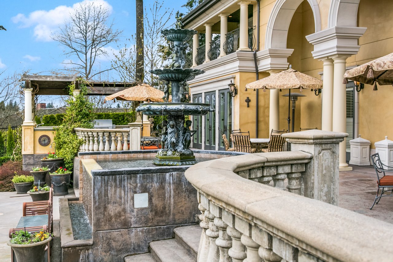 Clyde Hill Villa 
