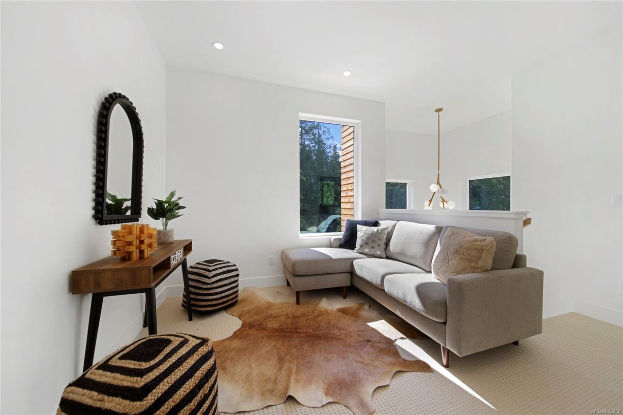 3905 Olympian Wy