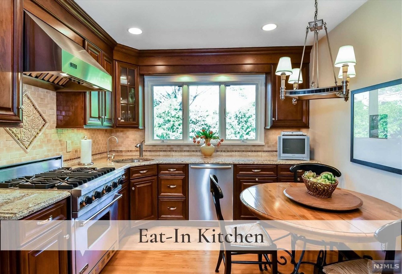 138 Foster Ter