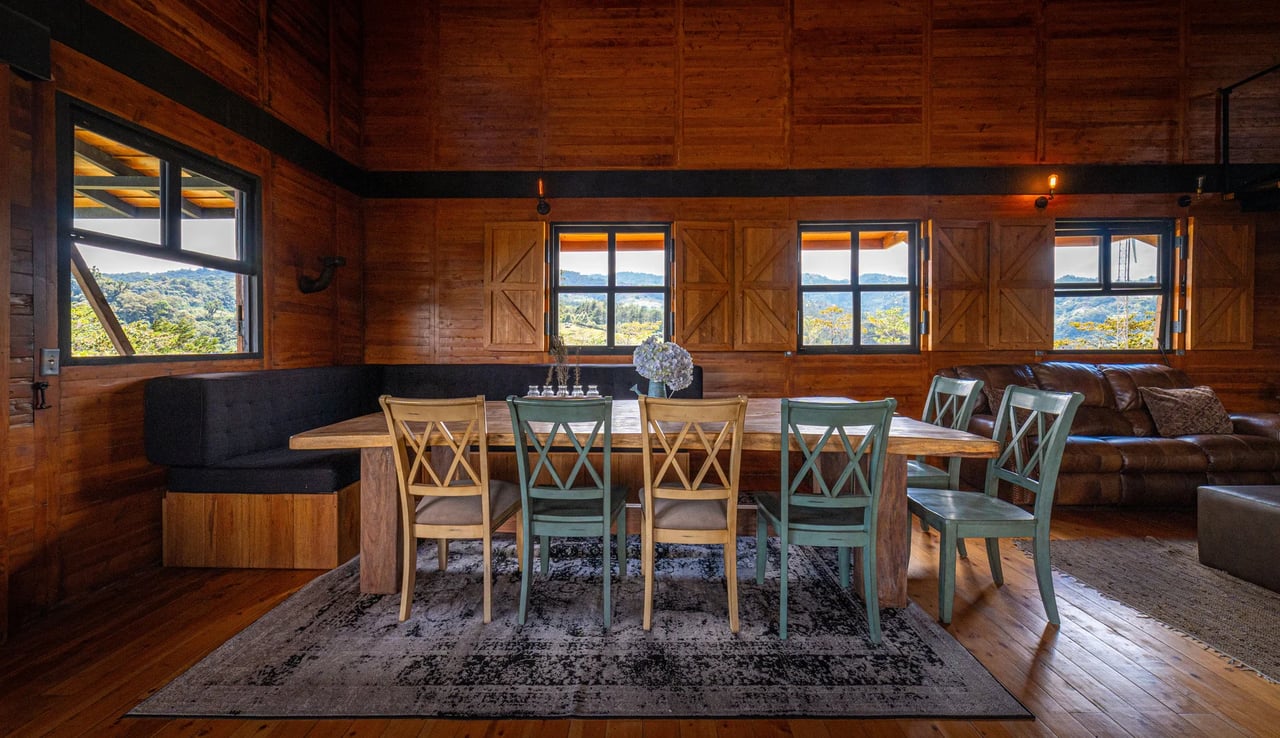 Sustainable Mountain Cabin, Cartago
