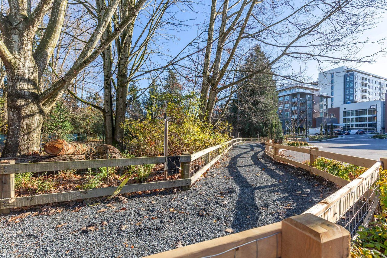 207-27218 Aldergrove Town Center Dr
